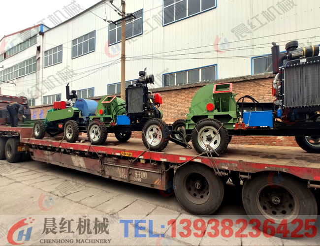 三台大型木屑粉碎机发往天津